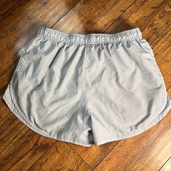 NIKE DRI-FIT ATHLETIC SHORTS! - Picture 3 of 4